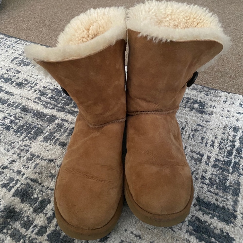 Ugg short Bailey button